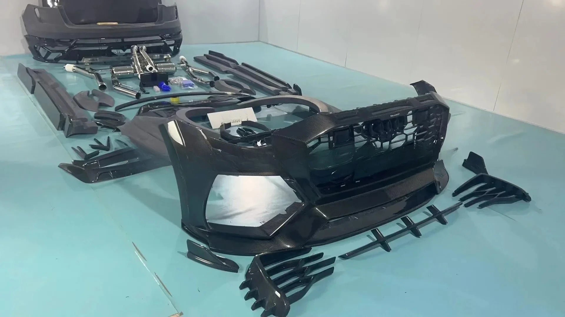 LuxRide™ Dry carbon body kit AUDI Q8 SQ8